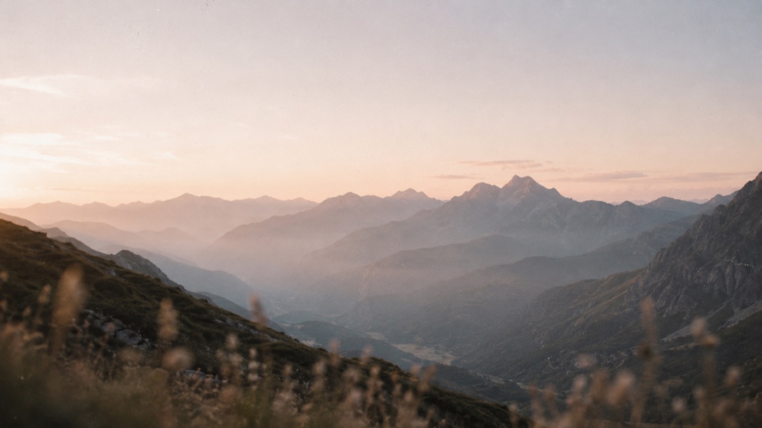 Mountain landscape connected to responsible sourcing